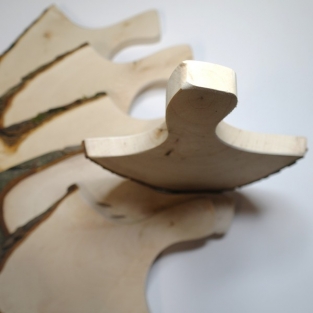 Planche à découper avec de l'écorce - ca. 250x300-350x20 mm - variation de forme